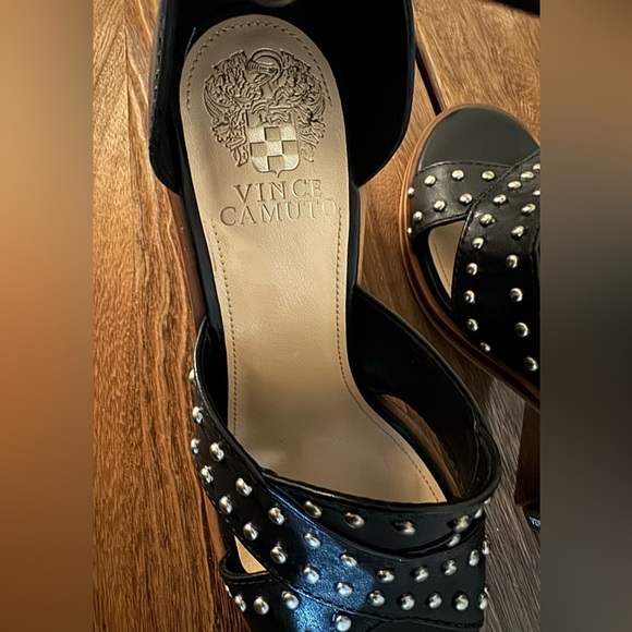 Vince Camuto Keresha Black Leather Studded Open Toe Sandals Pristine Size 7 - Picture 12 of 14